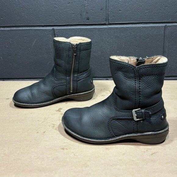 UGG Women’s Black Leather Ankle Boots Size 7 Shearling Lined Moto Buckle Zip - Picture 7 of 11
